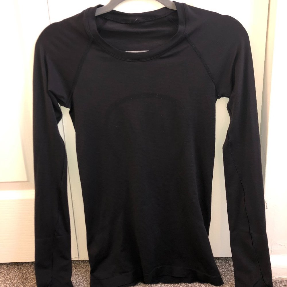 Lululemon swiftly tech 2.0 long sleeve size 4